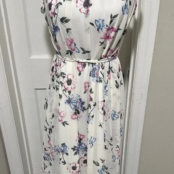 💜Floral Halter Neck Dress💜 - Picture 3 of 9